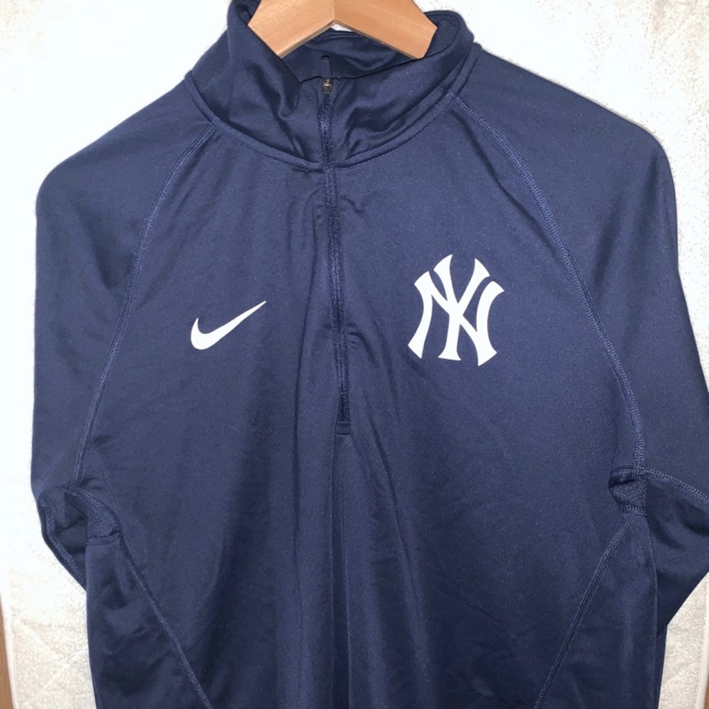 Nike New York Yankees mens navy blue element long sleeve 1/4 zip pullover